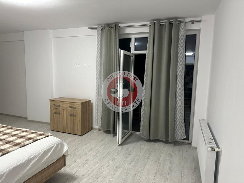 Militari Residence | Rosu | studio| 46mp | B11187